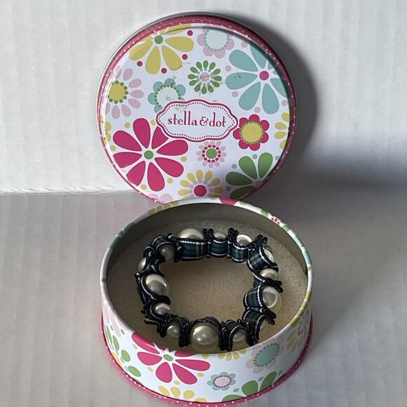 Stella & Dot for Girls Lola Pearl Stretch Bracelet - Picture 2 of 7
